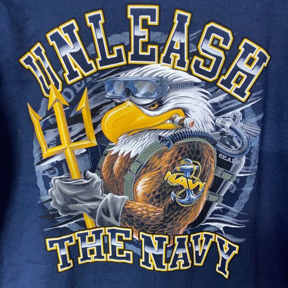 NWOT Gildan Unleash The Navy Short Sleeve Graphic T-Shirt Men's Size Medium - Picture 5 of 5